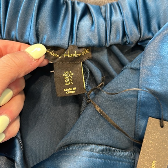 NWT house of Harlow 1960 satin wide leg pants size small - Picture 2 of 9